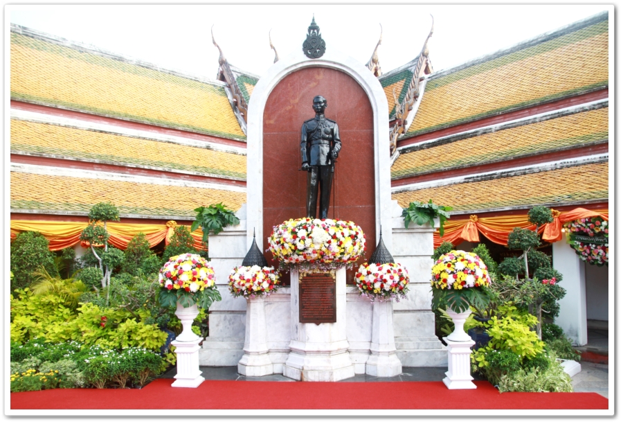 ﻿กรมบังคับคดีร่วมพิธีวางพวงมาลาถวายราชสักการะ พระบรมราชานุสาวรีย์พระบาทสมเด็จพระปรเมนทรมหาอานันทมหิดล พระอัฐมรามาธิบดินทร